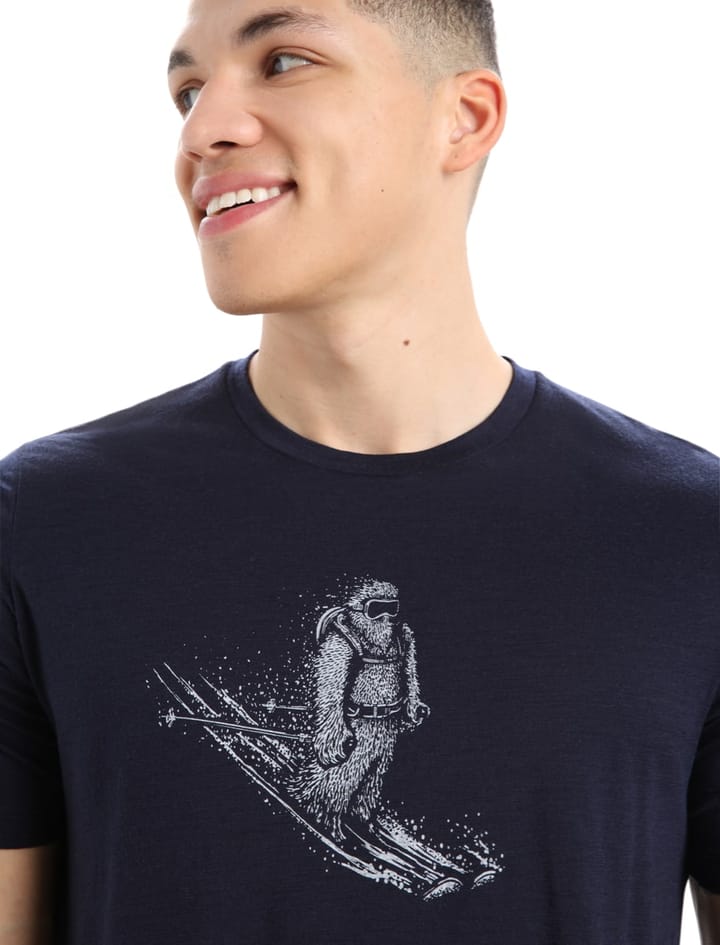 Icebreaker Men's Tech Lite II Short Sleeve Tee Skiing Yeti Midnight Navy Icebreaker Icebreaker Men's Tech Lite II Short Sleeve Tee Skiing Yeti Midnight Navy Icebreaker