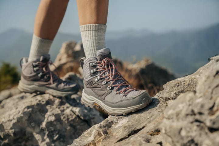Jack Wolfskin Women's Cyrox Texapore Mid Pebble Jack Wolfskin Jack Wolfskin Women's Cyrox Texapore Mid Pebble Jack Wolfskin