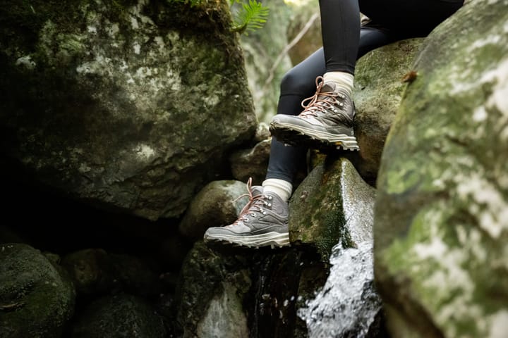 Jack Wolfskin Women's Cyrox Texapore Mid Pebble Jack Wolfskin Jack Wolfskin Women's Cyrox Texapore Mid Pebble Jack Wolfskin