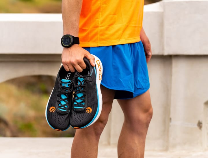 Topo Athletic M-Specter Black / Blue Topo Athletic Topo Athletic M-Specter Black / Blue Topo Athletic