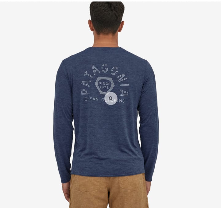 Patagonia M's L/S Cap Cool Daily Graphic Shirt Clean Climb Hex: New Navy X-Dye Patagonia Patagonia M's L/S Cap Cool Daily Graphic Shirt Clean Climb Hex: New Navy X-Dye Patagonia