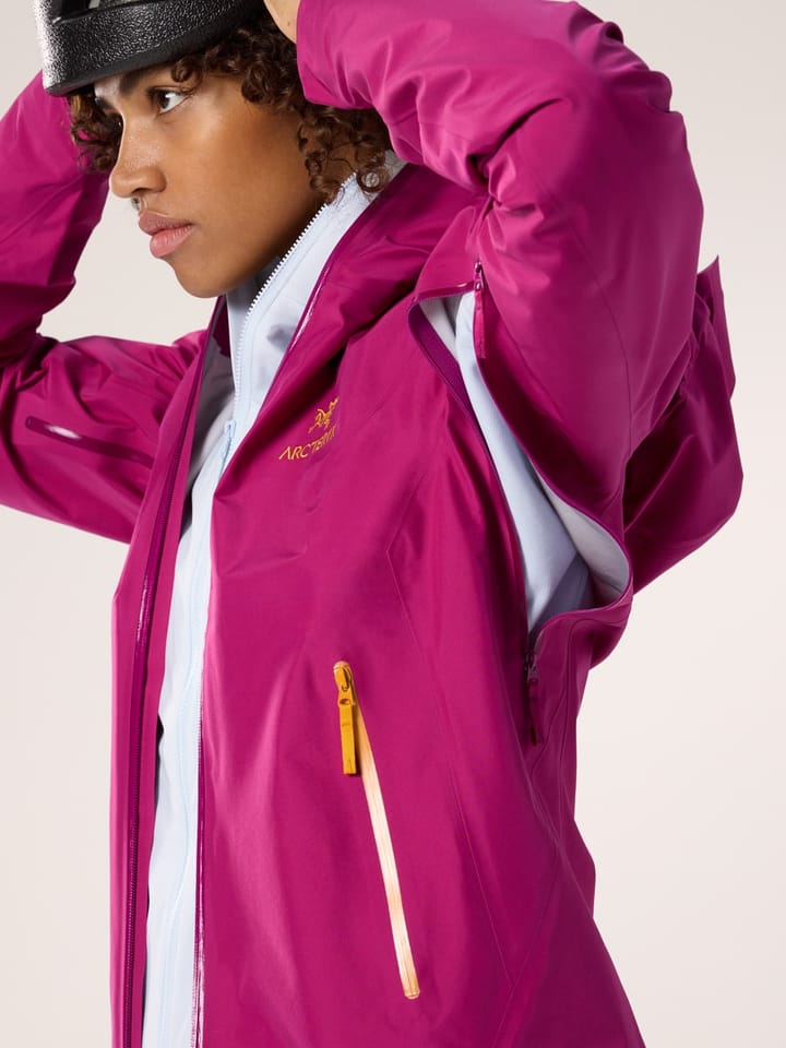 Arc'teryx Women's Beta LT Jacket Amaranthus/Edziza Arc'teryx Arc'teryx Women's Beta LT Jacket Amaranthus/Edziza Arc'teryx