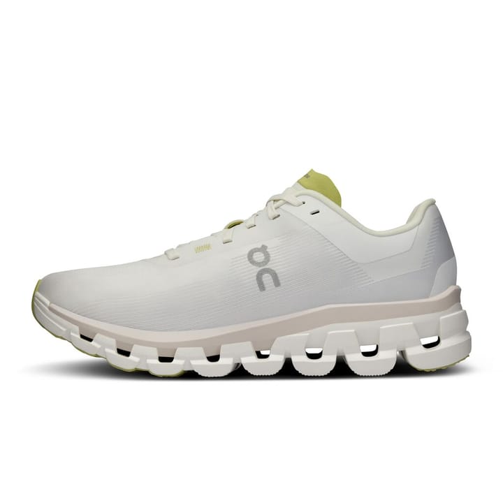 On Women's Cloudflow 4 White - Sand On On Women's Cloudflow 4 White - Sand On
