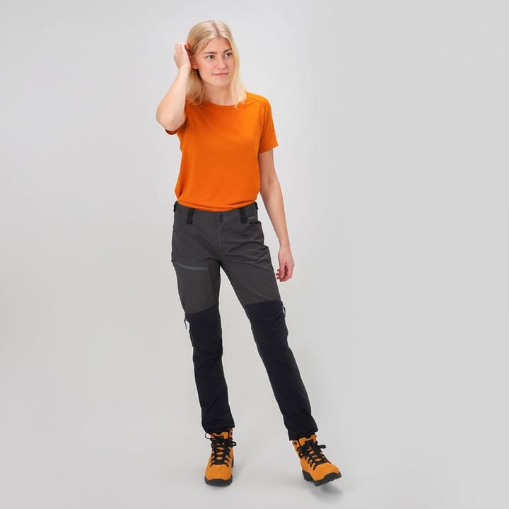 Urberg Women's Bjørndalen Hiking Pants Black Iris Urberg Urberg Women's Bjørndalen Hiking Pants Black Iris Urberg