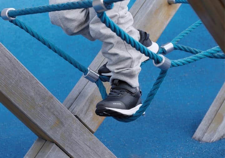 Viking Kids' Aery Tau Low GORE-TEX Navy Viking Footwear Viking Kids' Aery Tau Low GORE-TEX Navy Viking Footwear