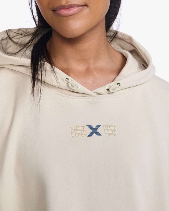 2XU Form Pop Seam Hoodie Linen/Off White 2XU 2XU Form Pop Seam Hoodie Linen/Off White 2XU