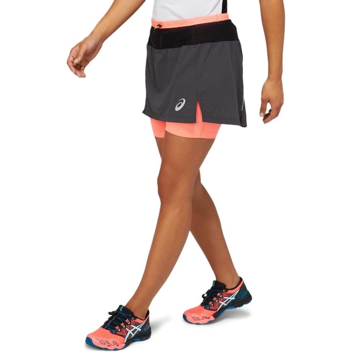 Asics Women's Fujitrail Skort Graphite Grey/Blazing Coral Asics Asics Women's Fujitrail Skort Graphite Grey/Blazing Coral Asics