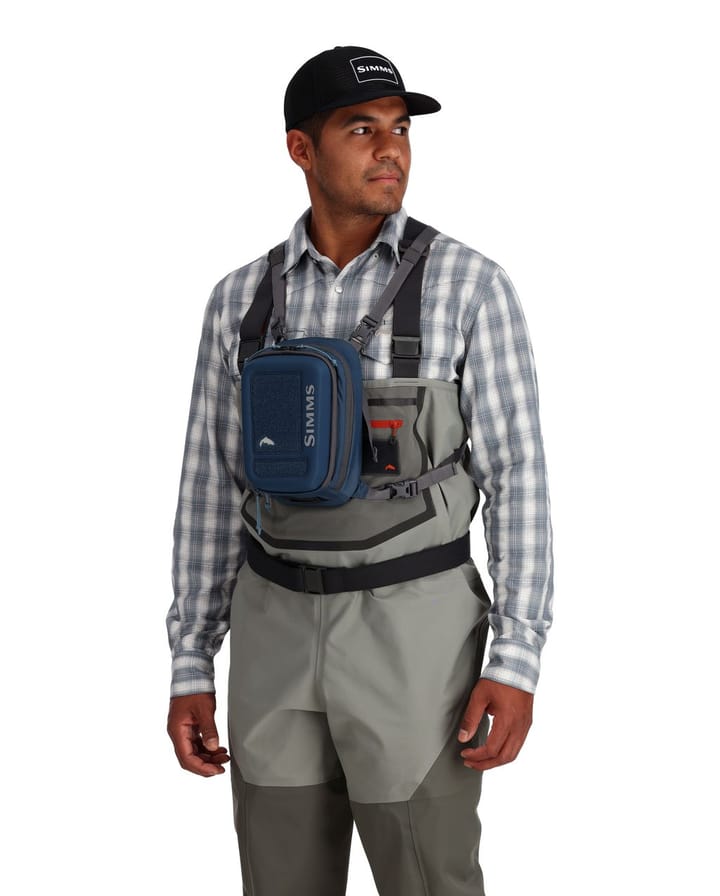 Simms Simms Freestone Chest Pack Midnight Chest Pack Med Mye Muligheter! Simms
