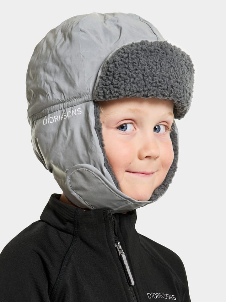 Didriksons Kids' Biggles Reflective Cap Silver Didriksons Didriksons Kids' Biggles Reflective Cap Silver Didriksons