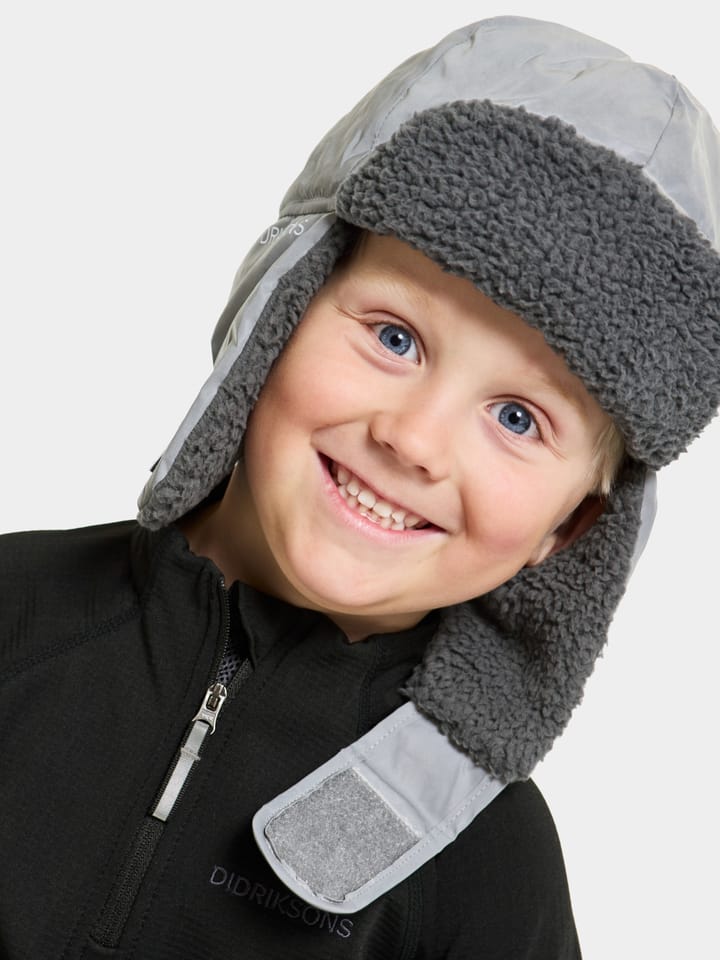 Didriksons Kids' Biggles Reflective Cap Silver Didriksons Didriksons Kids' Biggles Reflective Cap Silver Didriksons