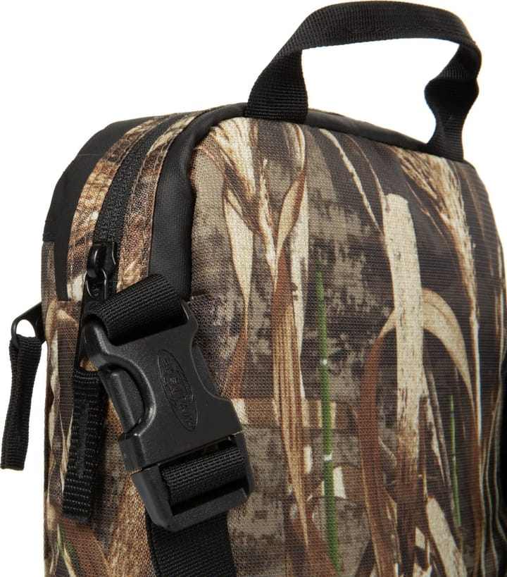 The One Cnnct Realtree Camo Eastpak