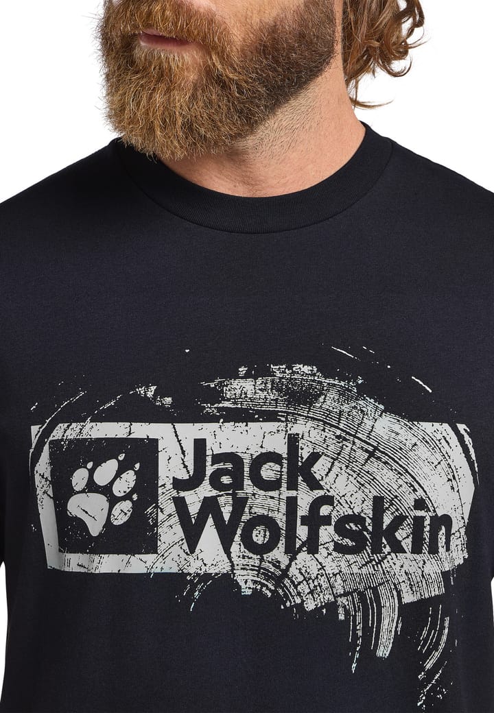 Jack Wolfskin Men's Brand Tee Wood Dark Navy Jack Wolfskin Jack Wolfskin Men's Brand Tee Wood Dark Navy Jack Wolfskin