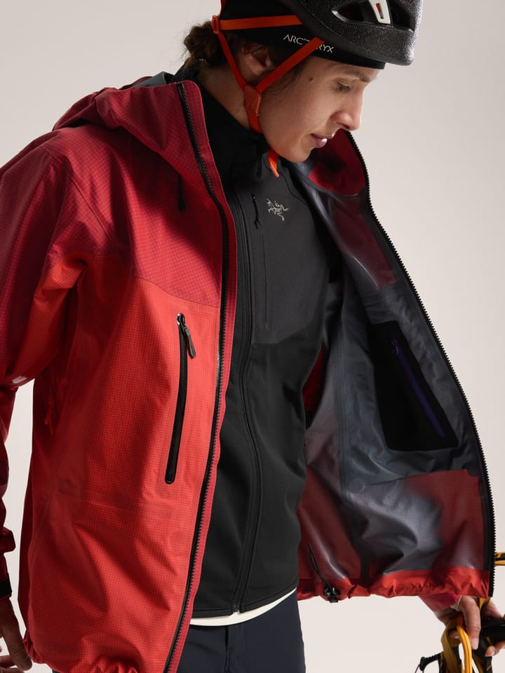 Arc'teryx Women's Alpha Jacket Carmine / Dynasty Arc'teryx