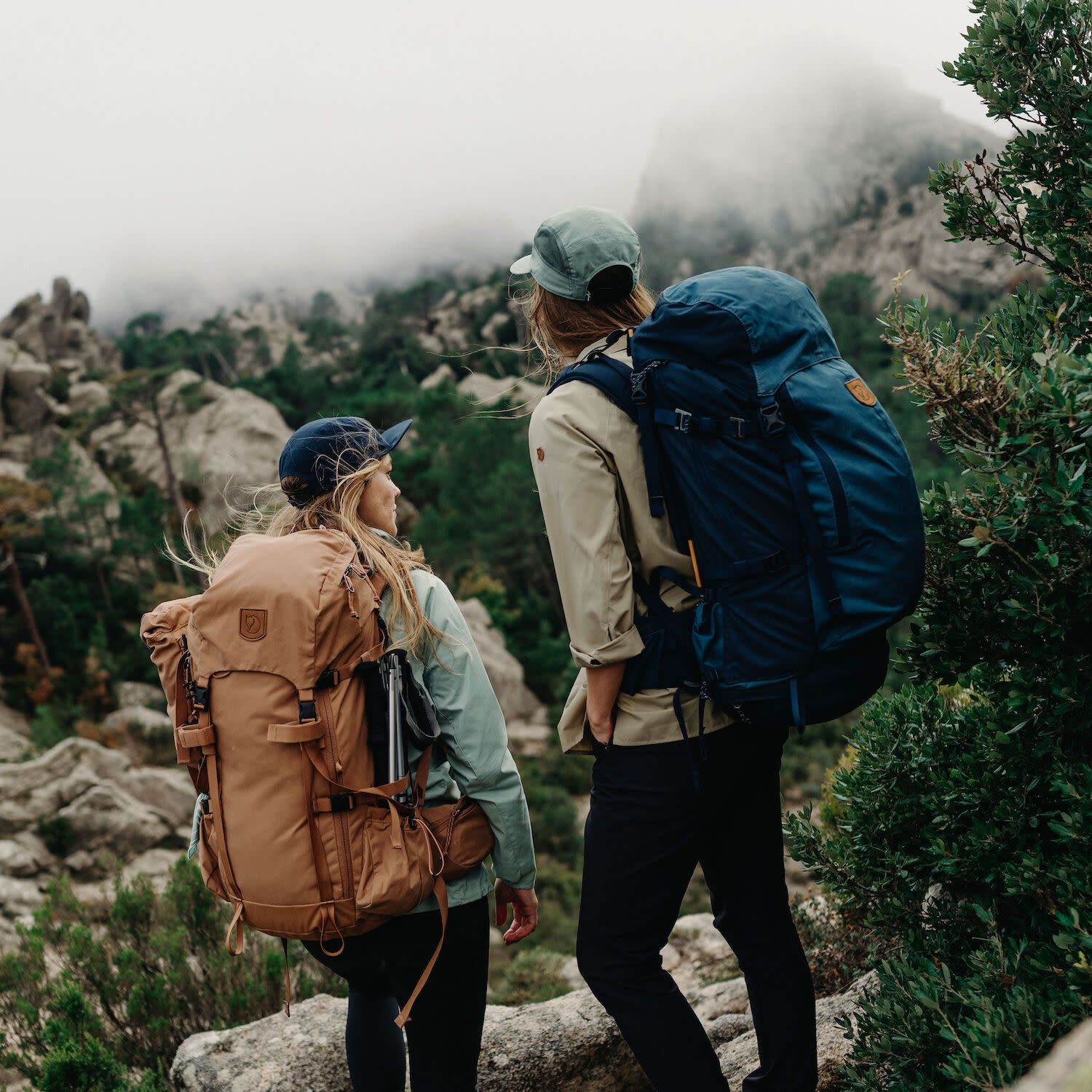 Fjällräven Kajka 35 S/M Coal Black | Shoppe Fjällräven Kajka 35 S 