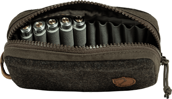 Fjällräven Värmland 20 Bullet Pouch Dark Olive/Brown Fjällräven Fjällräven Värmland 20 Bullet Pouch Dark Olive/Brown Fjällräven