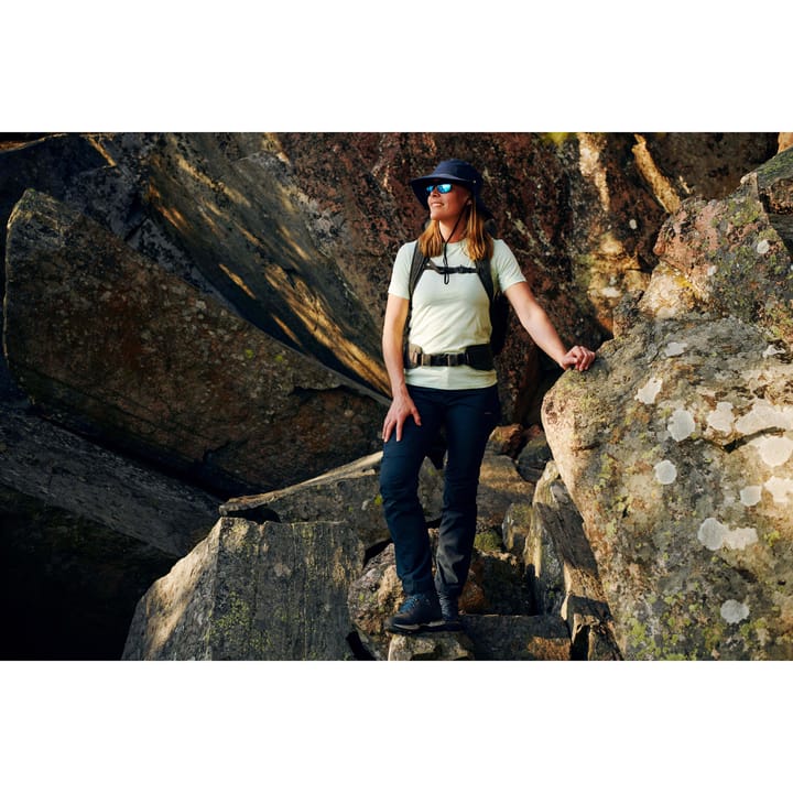 Fjällräven Women's Kaipak Trousers Curved Darkgarnet/Darkgrey Fjällräven