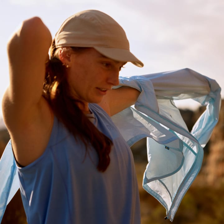 Fjällräven Women's Keb Lätt Wind Jacket Fossil Fjällräven