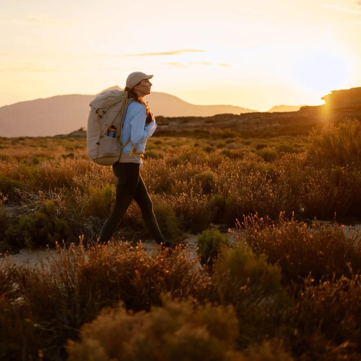 Fjällräven Women's Keb Lätt Wind Jacket Fossil Fjällräven