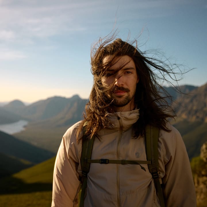 Fjällräven Men's Keb Lätt Wind Jacket Fossil Fjällräven