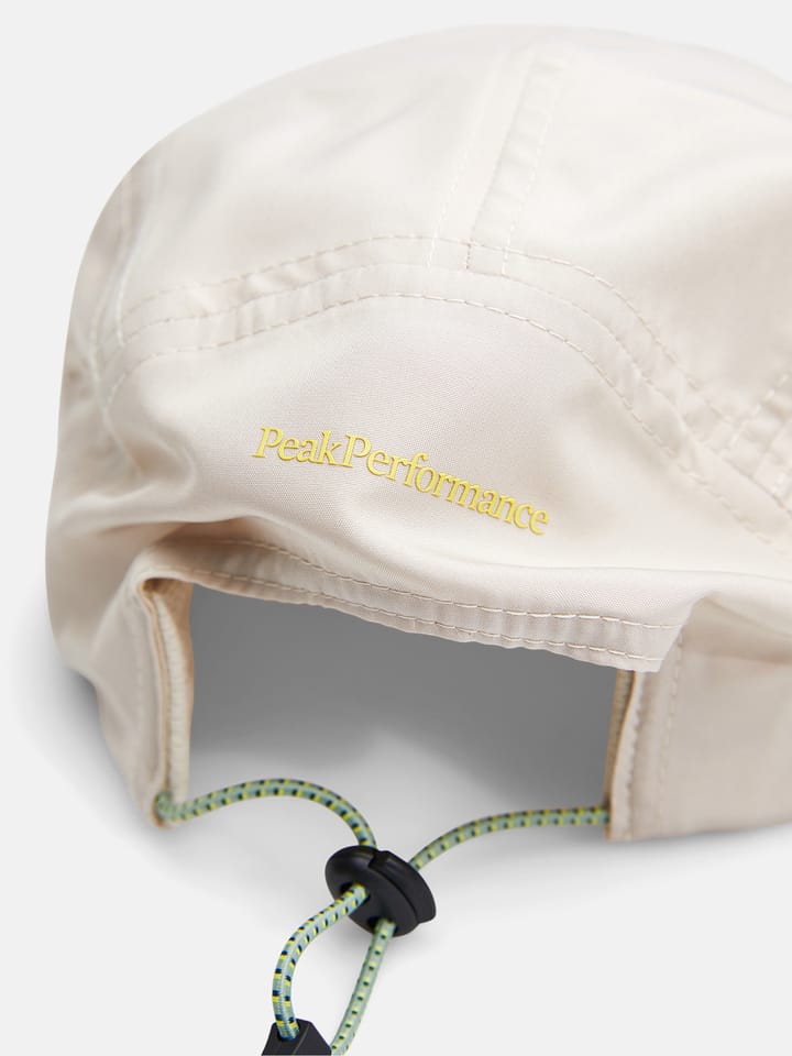 Peak Performance Lightweight Cap Sand Fog Peak Performance
