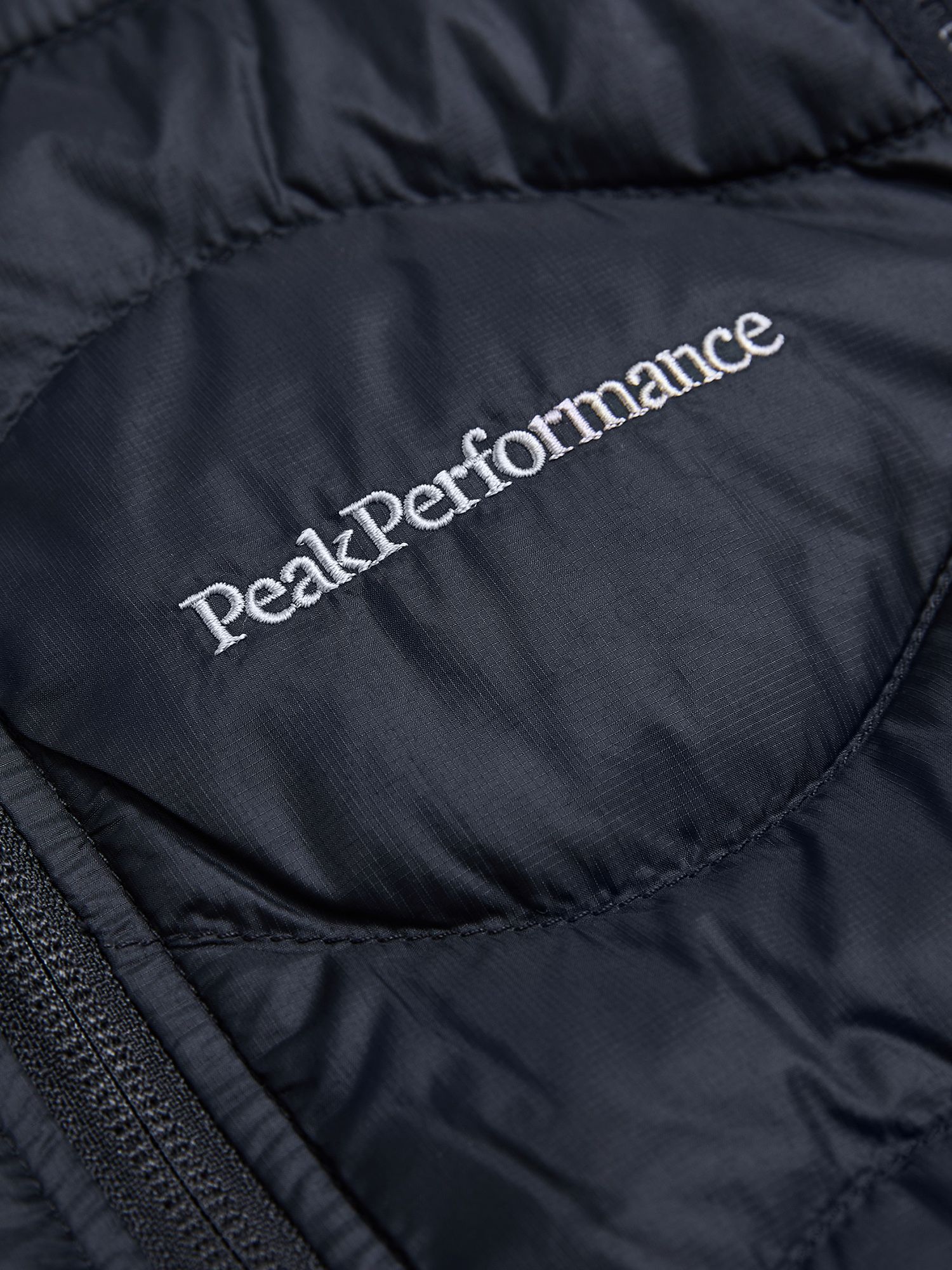 Peak Performance Juniors' Helium Down Vest Black