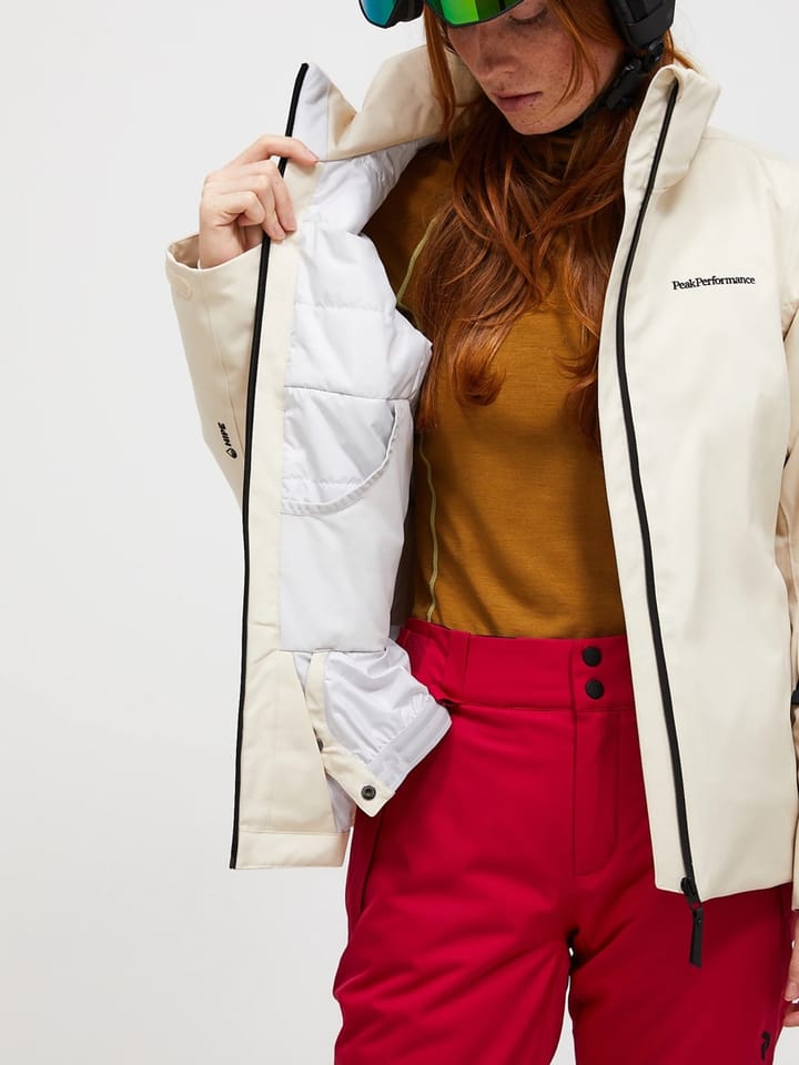 Peak Performance Women's Anima Insulated Jacket Sand Fog Peak Performance