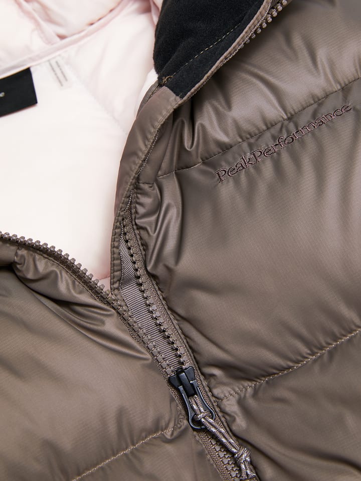 Peak Performance Women’s Frost Down Coat Terrain Tan Peak Performance