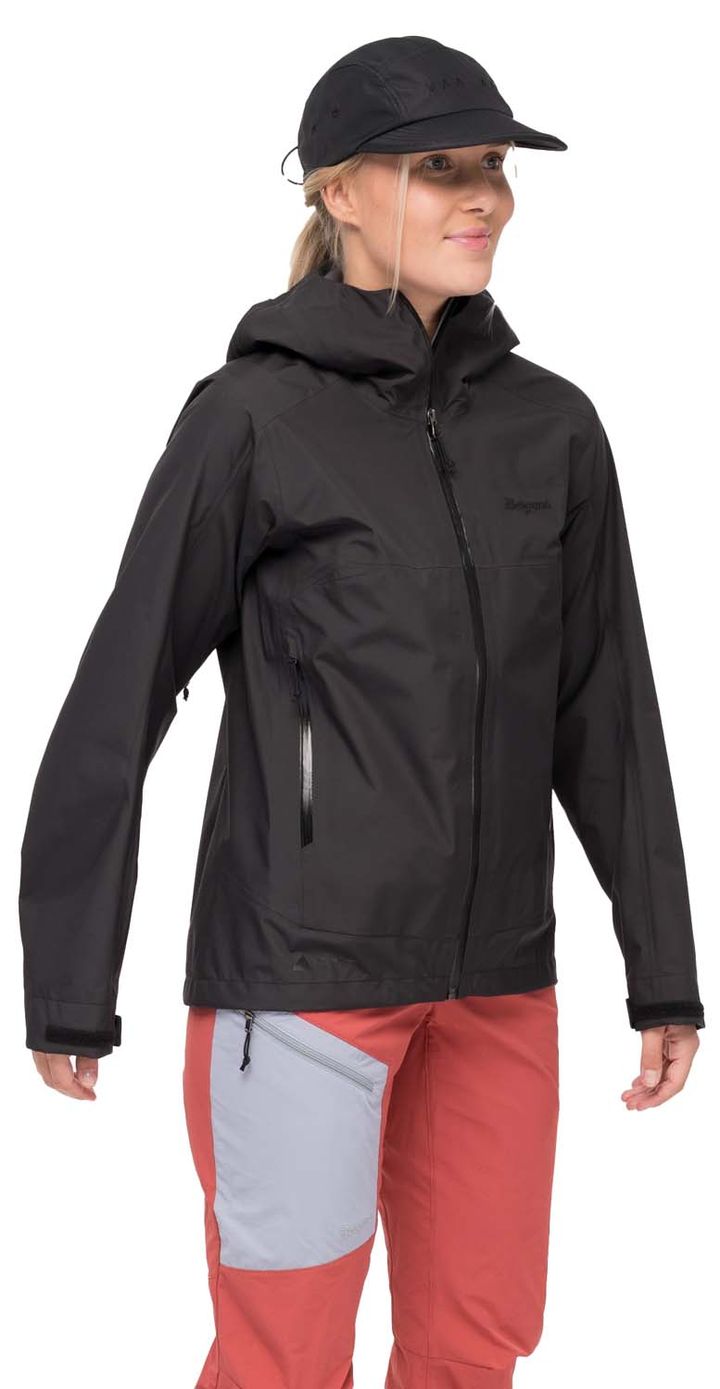 Bergans Women's Vaagaa Light 3l Shell Jacket Black Bergans