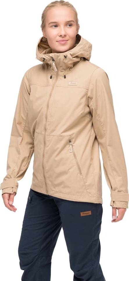 Bergans Women's Nordmarka Leaf Light Wind Jacket Warm Sand Bergans