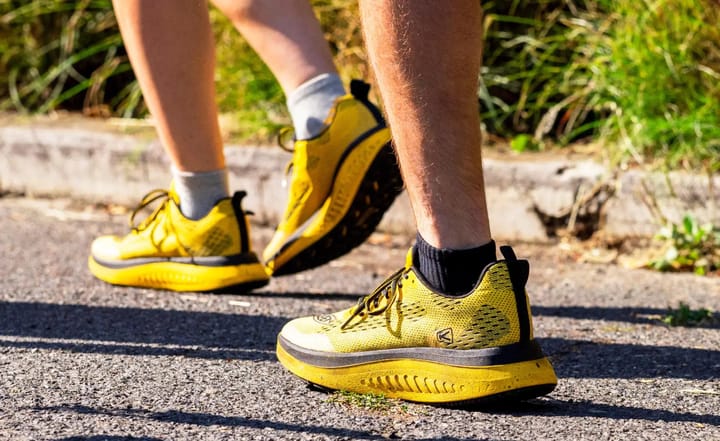 Keen Men's WK400 Walking Shoe Keen Yellow-Black Keen