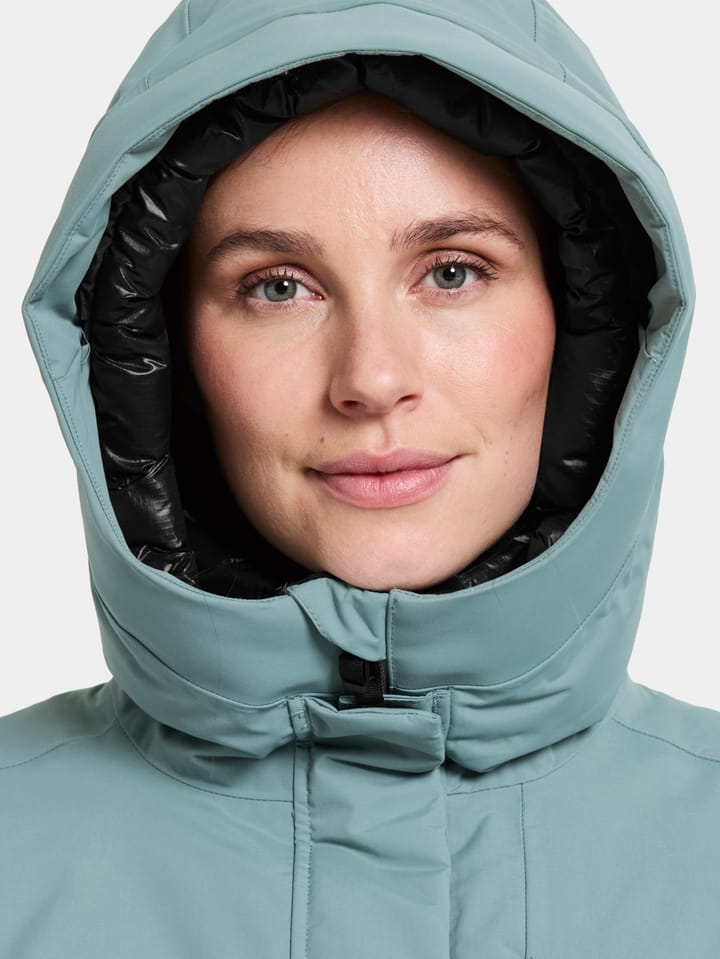 Didriksons Women's Leya Parka Long 4 Factory Blue Didriksons Didriksons Women's Leya Parka Long 4 Factory Blue Didriksons