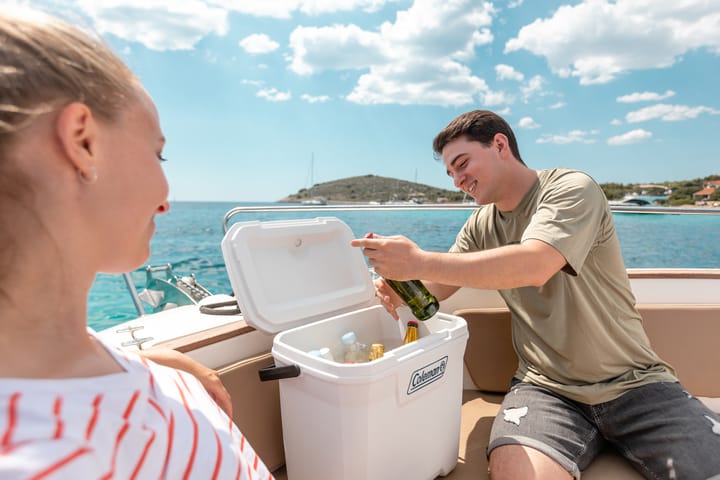 Coleman Xtreme Marine Personal 28QT White Coleman