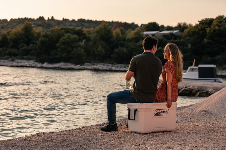 Coleman Xtreme Marine Chest 70QT White Coleman