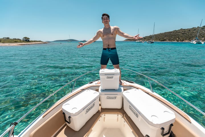 Coleman Xtreme Marine Chest 70QT White Coleman