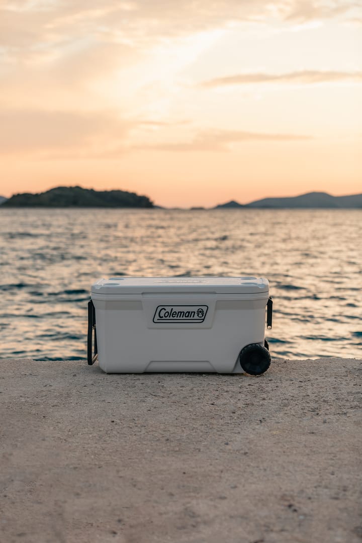 Coleman Xtreme Marine Wheeled 100 QT White Coleman