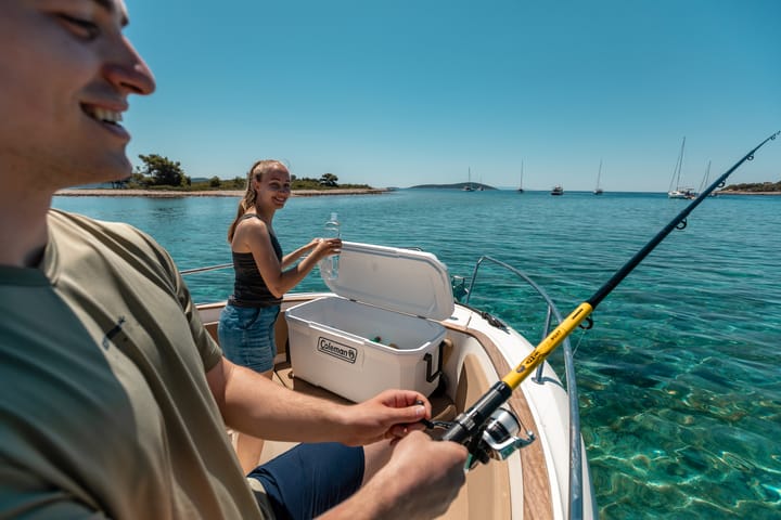 Coleman Xtreme Marine Wheeled 100 QT White Coleman