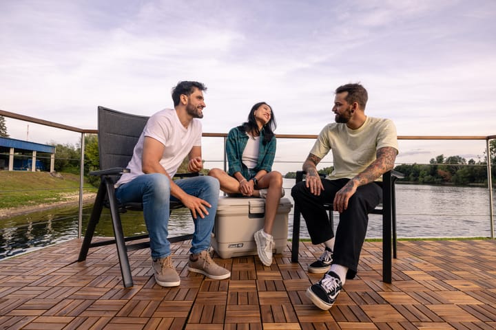 Coleman Cooler Pro Series 45qt Chest White Coleman