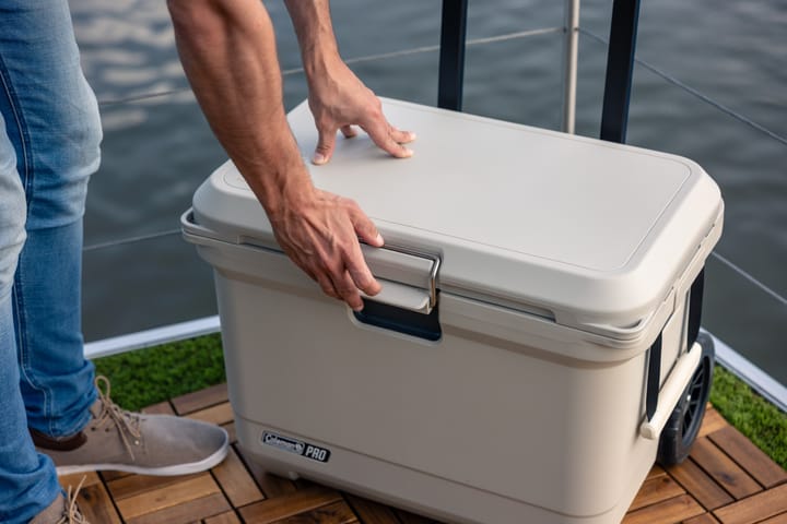 Coleman Cooler Coleman Pro 55qt Wheeled White Coleman