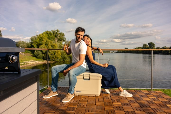 Coleman Cooler Coleman Pro 55qt Wheeled White Coleman