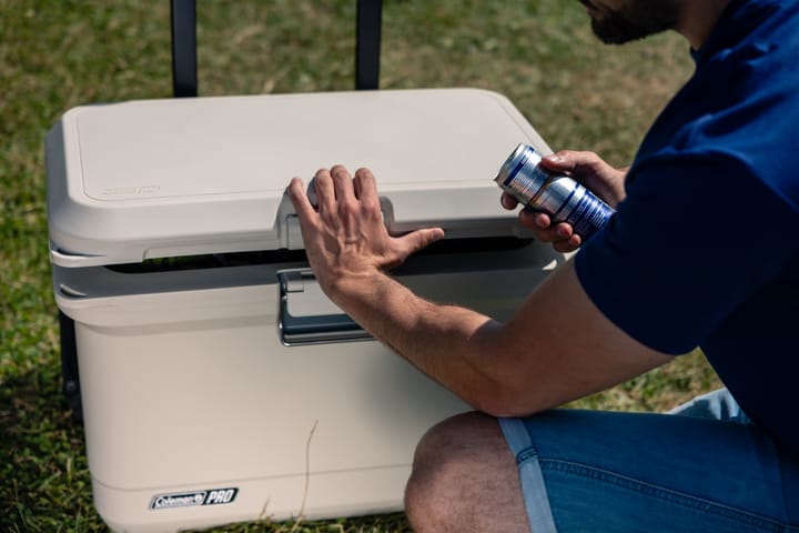 Coleman Cooler Coleman Pro 55qt Wheeled White Coleman