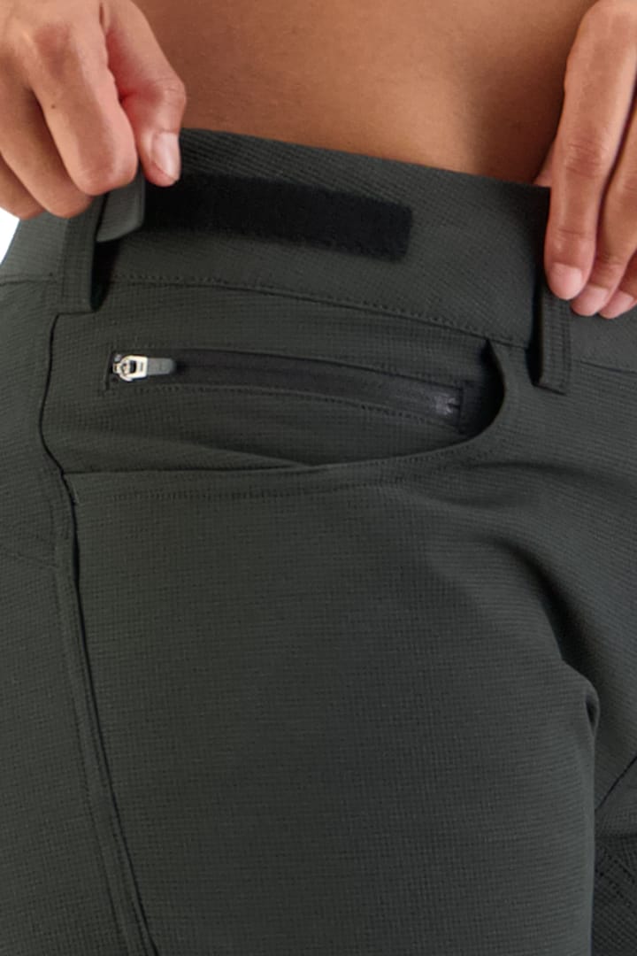 Mons Royale Women's Momentum 2.0 Bike Shorts Black/Gold Mons Royale