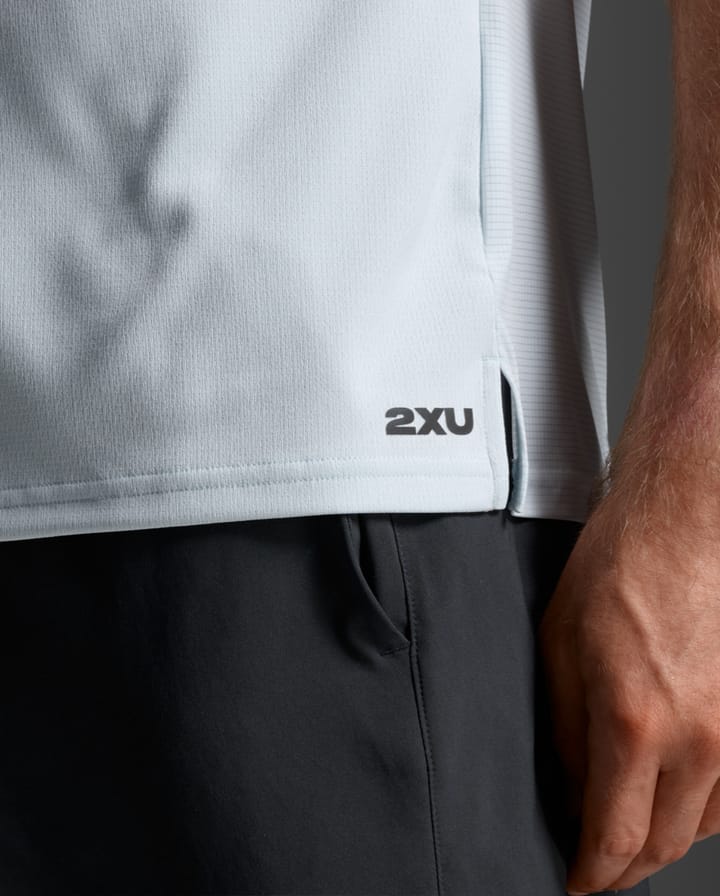 2XU Men'S Aero Mesh Tee Moonstone/black Reflective 2XU 2XU Men'S Aero Mesh Tee Moonstone/black Reflective 2XU