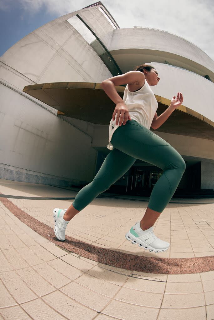 On Women's Cloudswift 3 Ivory/Creek On