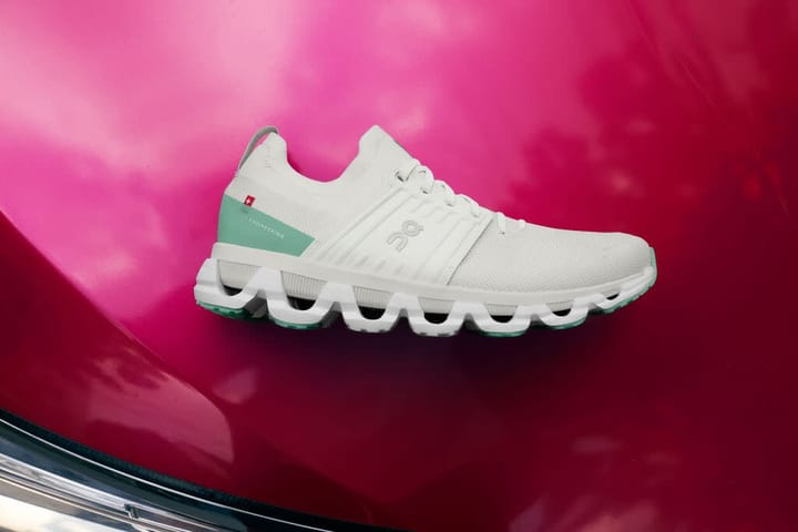 On Women's Cloudswift 3 Ivory/Creek On