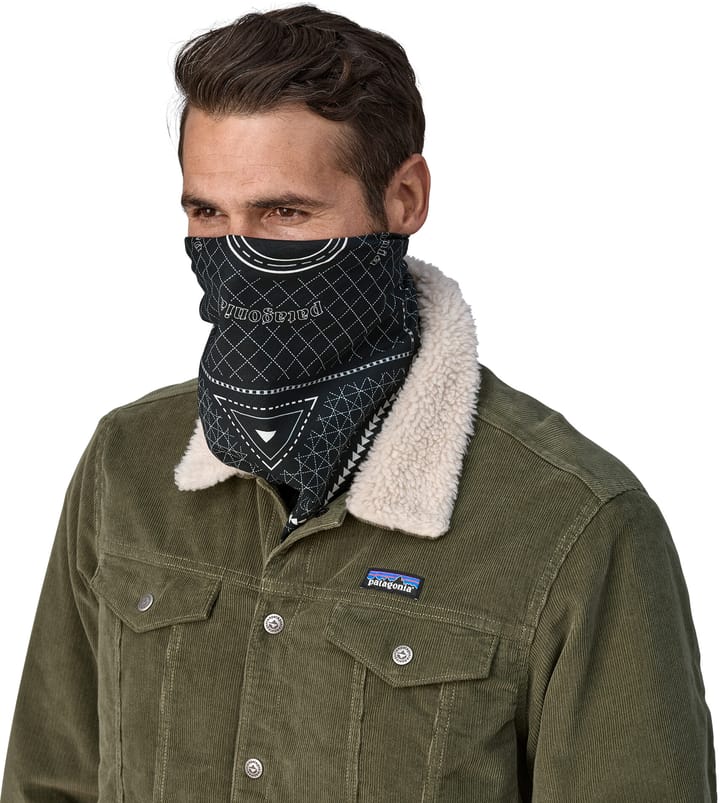 Patagonia Bandana Mountain Grid: Black Patagonia Patagonia Bandana Mountain Grid: Black Patagonia