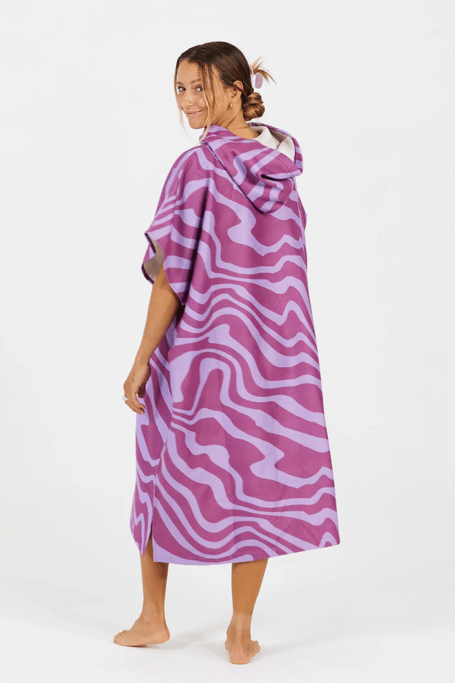 After Essentials Poncho Tech Pocket Crazy Waves After Essentials