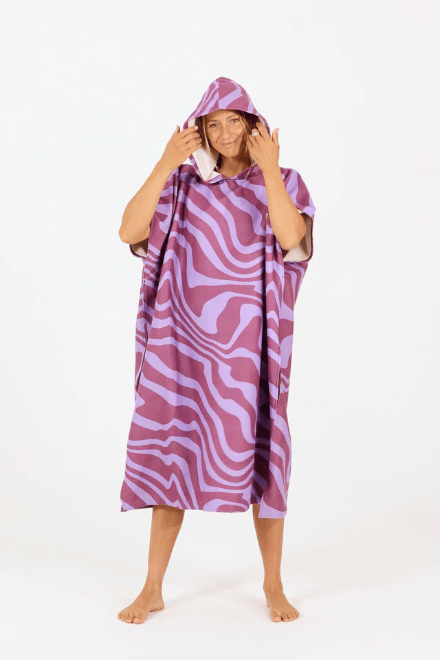 After Essentials Poncho Tech Pocket Crazy Waves After Essentials