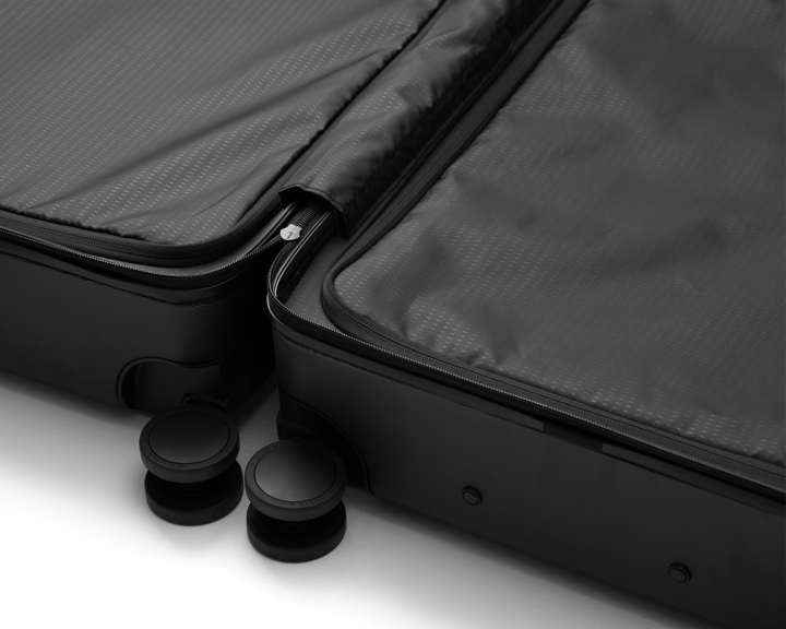 Db Ramverk Check-In Luggage Medium Black Out Db