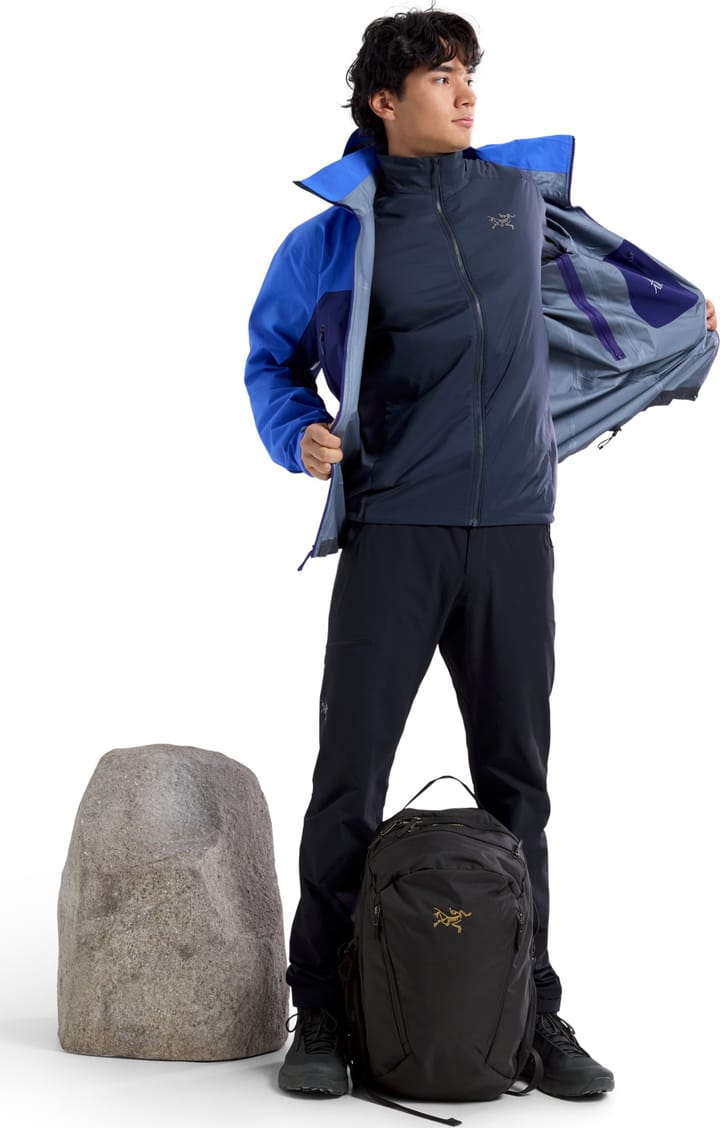 Arc'teryx Men's Atom Jacket Black Sapphire Arc'teryx Arc'teryx Men's Atom Jacket Black Sapphire Arc'teryx