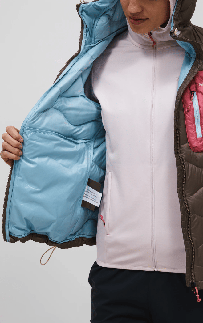 Peak Performance W Helium Utility Down Hood Terrain Tan/mountain Blush/ Peak Performance